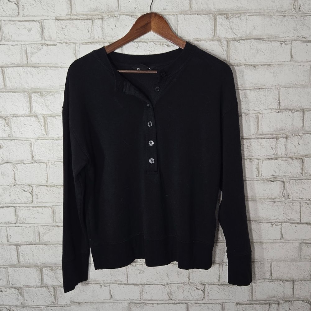 Athleta black sweatshirt